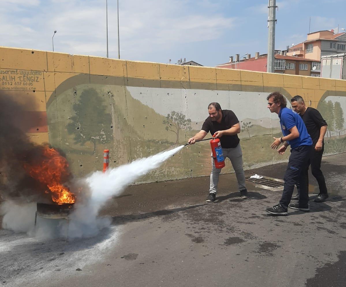 İTFAİYE EĞİTİMLERİ SÜRÜYOR