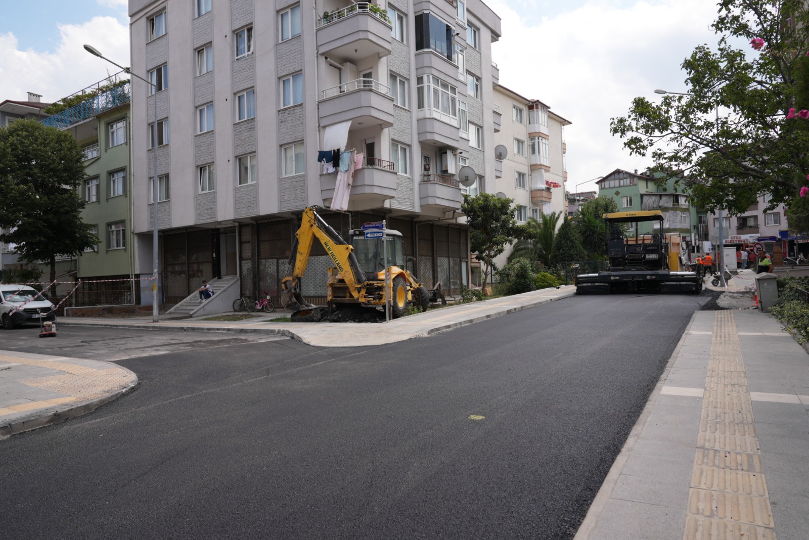 YALOVA’DA 10 GÜNDE 4 BİN 500 TON ASFALT DÖKÜLDÜ