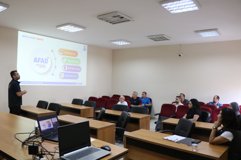ÇINARCIK BELEDİYE PERSONELİNE AFAD FARKINDALIK EĞİTİMİ VERİLDİ ÇINARCIK BELEDİYE PERSONELİNE AFAD FARKINDALIK EĞİTİMİ VERİLDİ