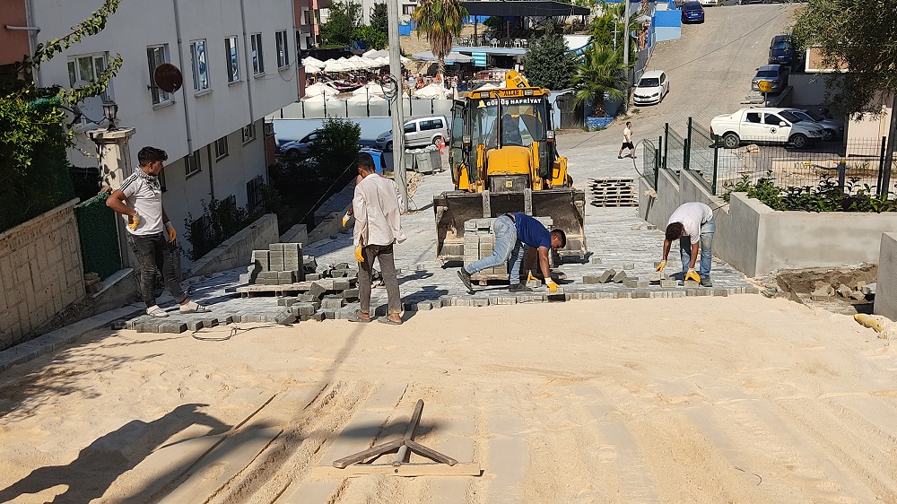 ERGÜVEN 1 SOKAK VE 233. SOKAK’TA PARKE TAŞI ÇALIŞMASI