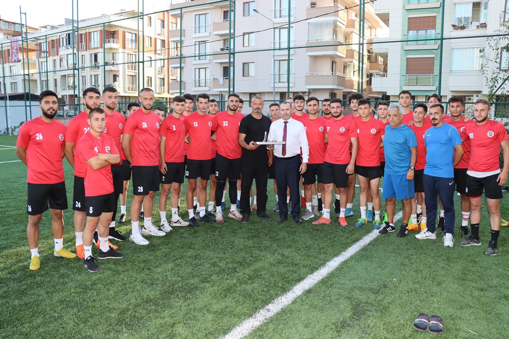 BAŞKAN’DAN YALOVASPOR ZİYARETİ BAŞKAN’DAN YALOVASPOR ZİYARETİ