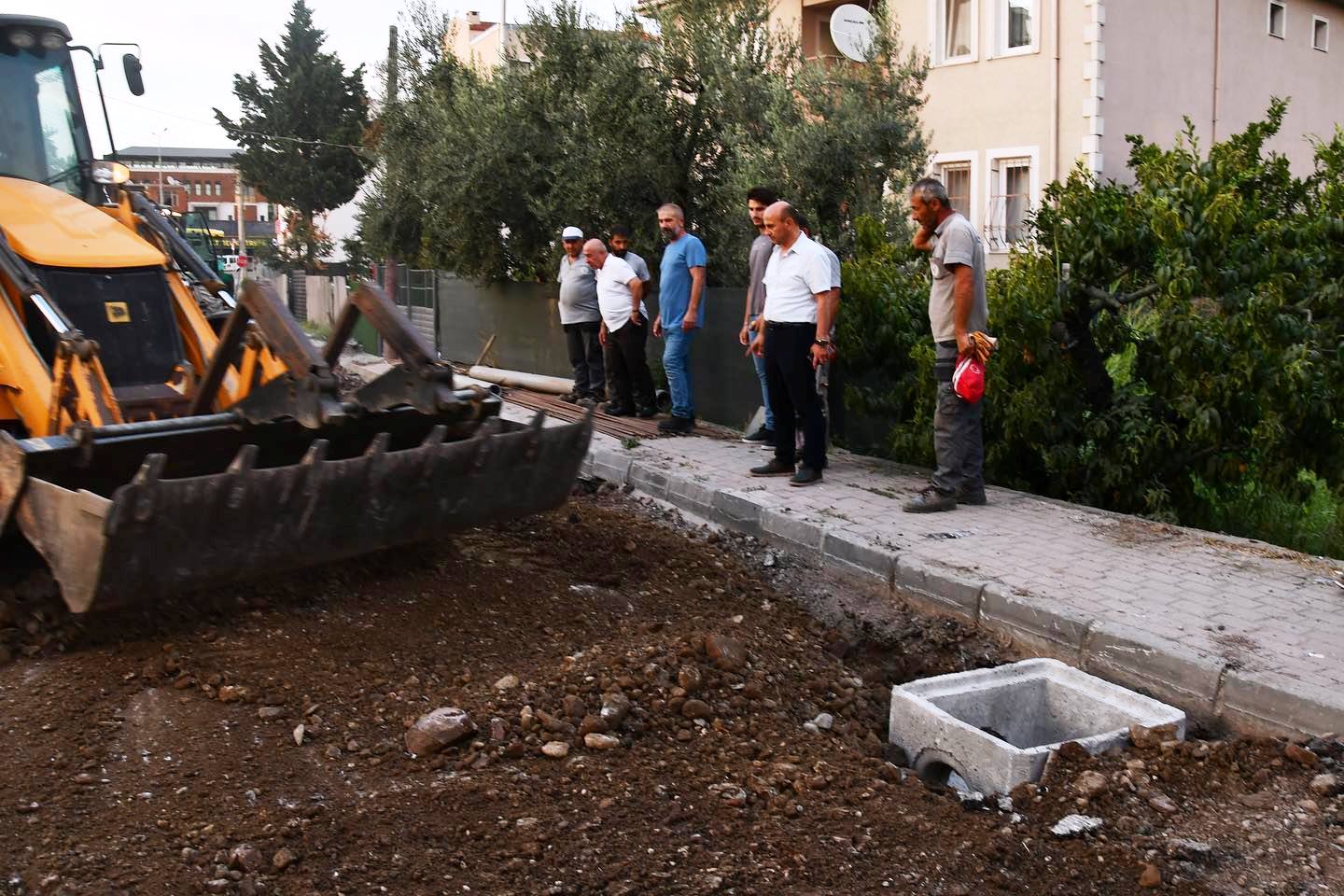 ALTINOVA’DA YOL ÇALIŞMALARI SON SÜRAT