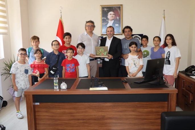 TUTUK’TAN, DEKAN PROF. DR. SERDAR GERİ’YE ZİYARET TUTUK’TAN, DEKAN PROF. DR. SERDAR GERİ’YE ZİYARET