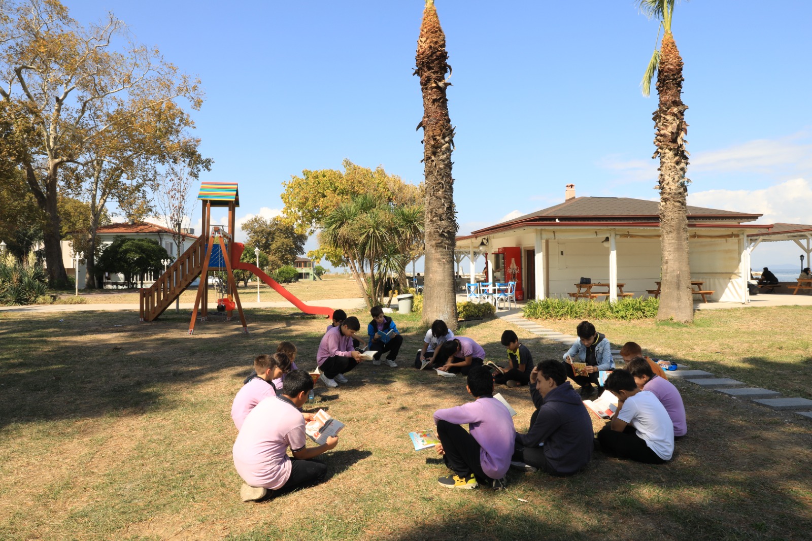 KİTAPLAR BUGÜN YALOVA BELEDİYESİ ÇAY BAHÇESİ’NDE OKUNDU