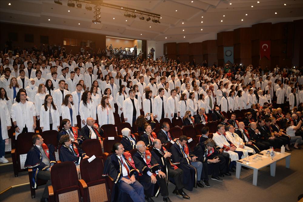 YALOVA ÜNİVERSİTESİ DOKTOR ADAYLARI BEYAZ ÖNLÜKLERİNİ GİYDİ