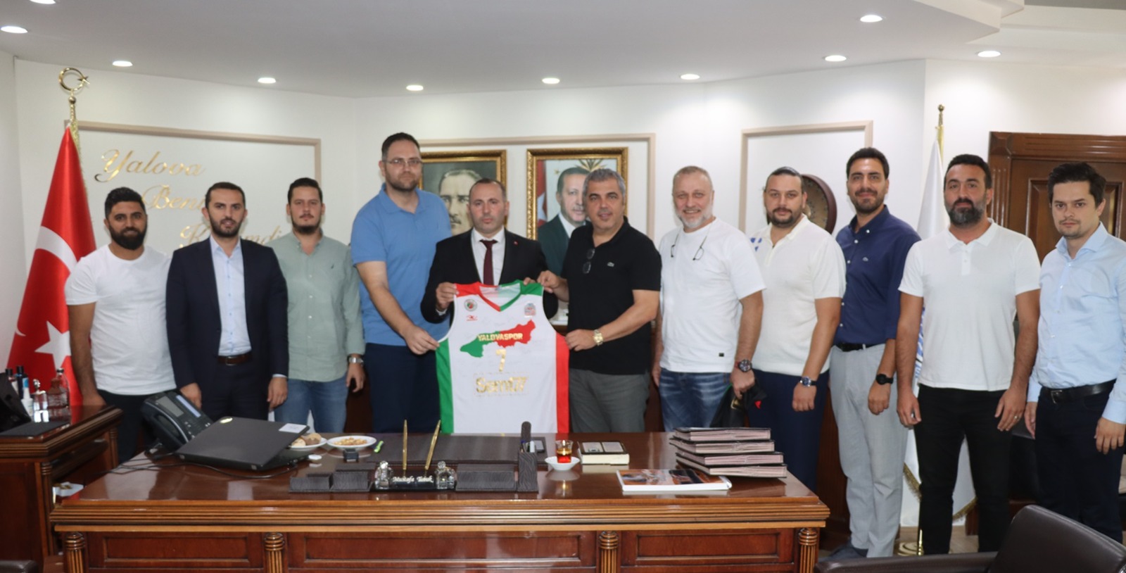 SEMT77 YALOVASPOR’DAN BAŞKAN VEKİLİ TUTUK’A ZİYARET SEMT77 YALOVASPOR’DAN BAŞKAN VEKİLİ TUTUK’A ZİYARET