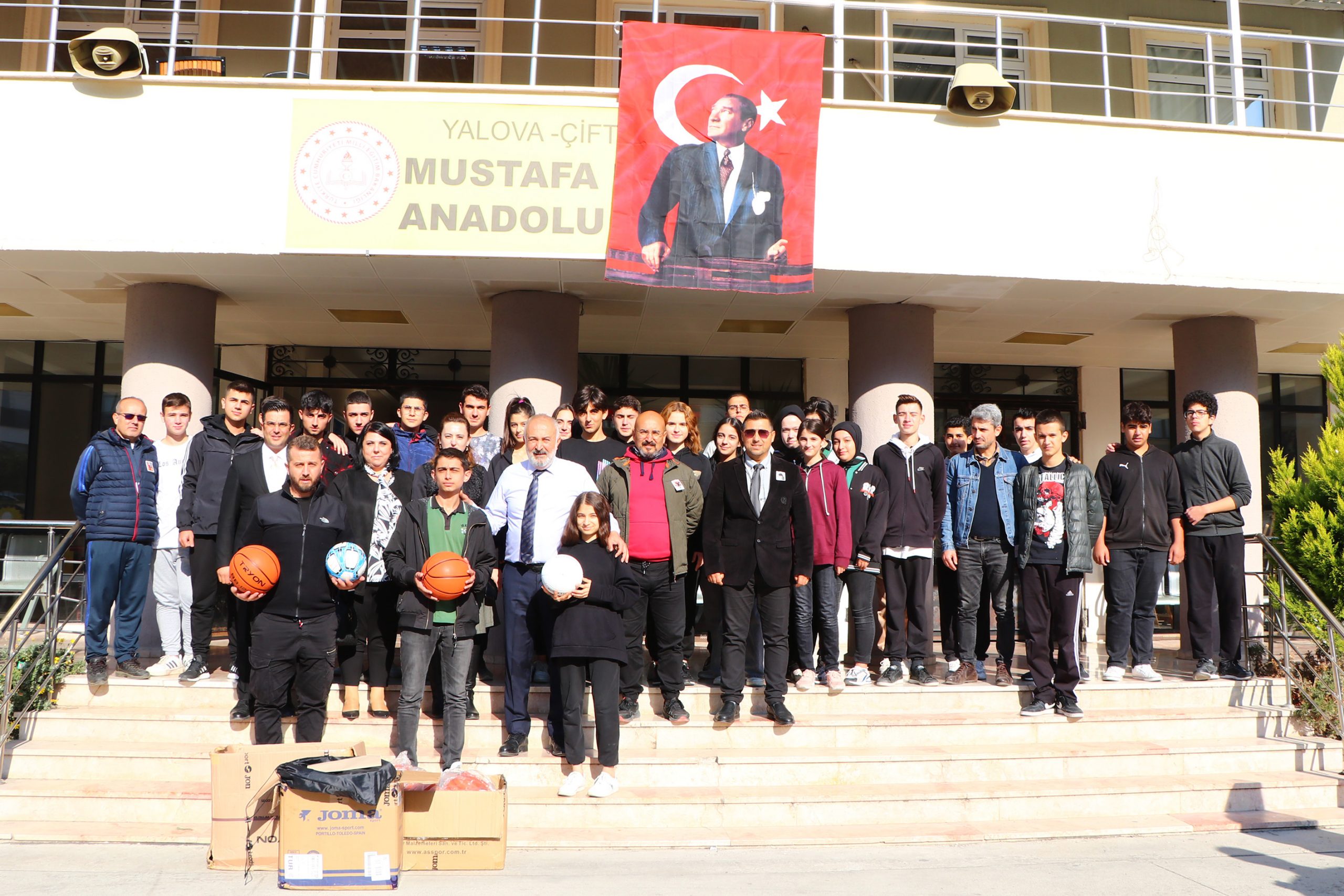 M.KEMAL ANADOLU LİSESİ’NİN SPOR MALZEMELERİ BAŞKAN SİLPAGAR’DAN M.KEMAL ANADOLU LİSESİ’NİN SPOR MALZEMELERİ BAŞKAN SİLPAGAR’DAN