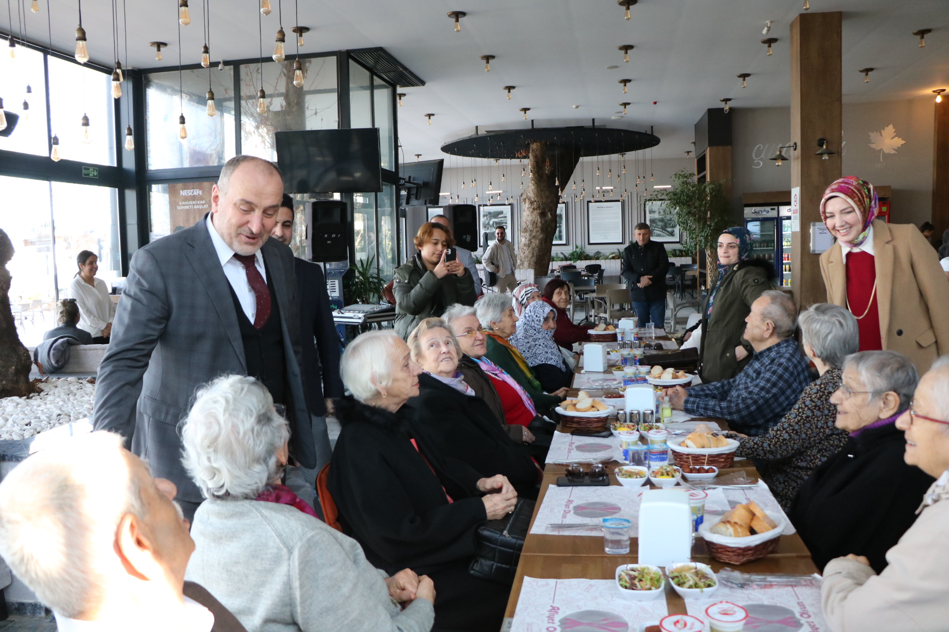 BAŞKAN SOYER’DEN HUZUREVİ SAKİNLERİNE SÜRPRİZ