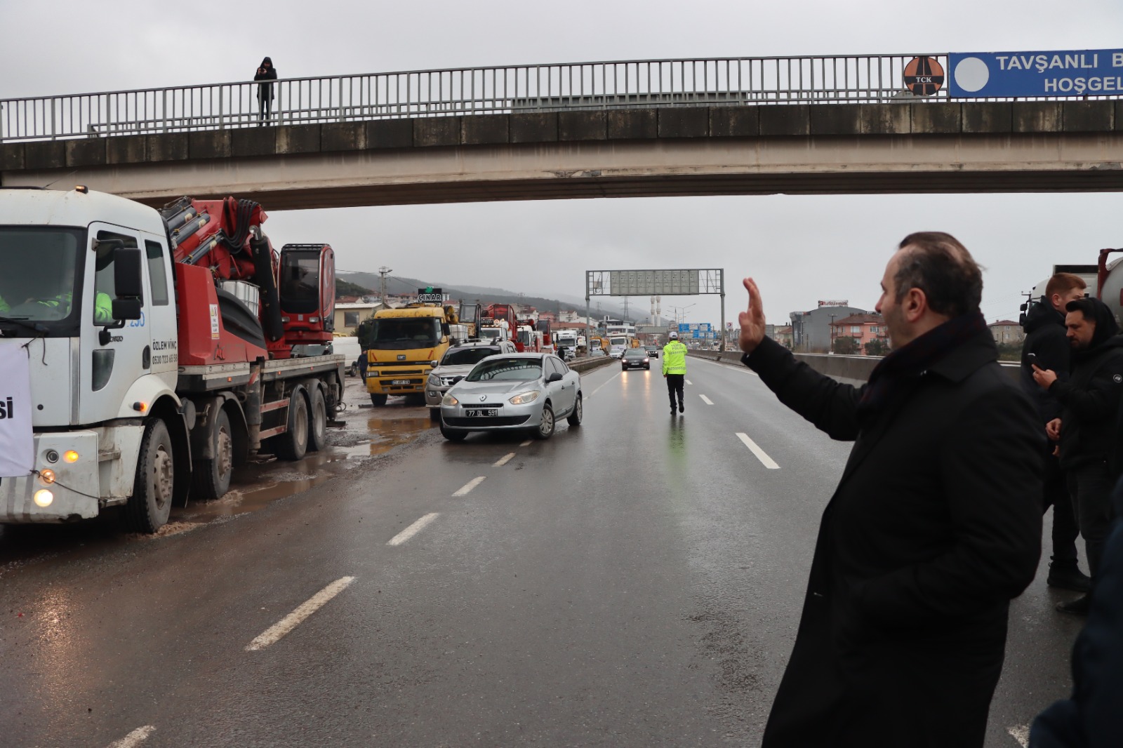 AĞIR İŞ MAKİNESİNDEN OLUŞAN KONVOY HATAY’A GÖNDERİLDİ