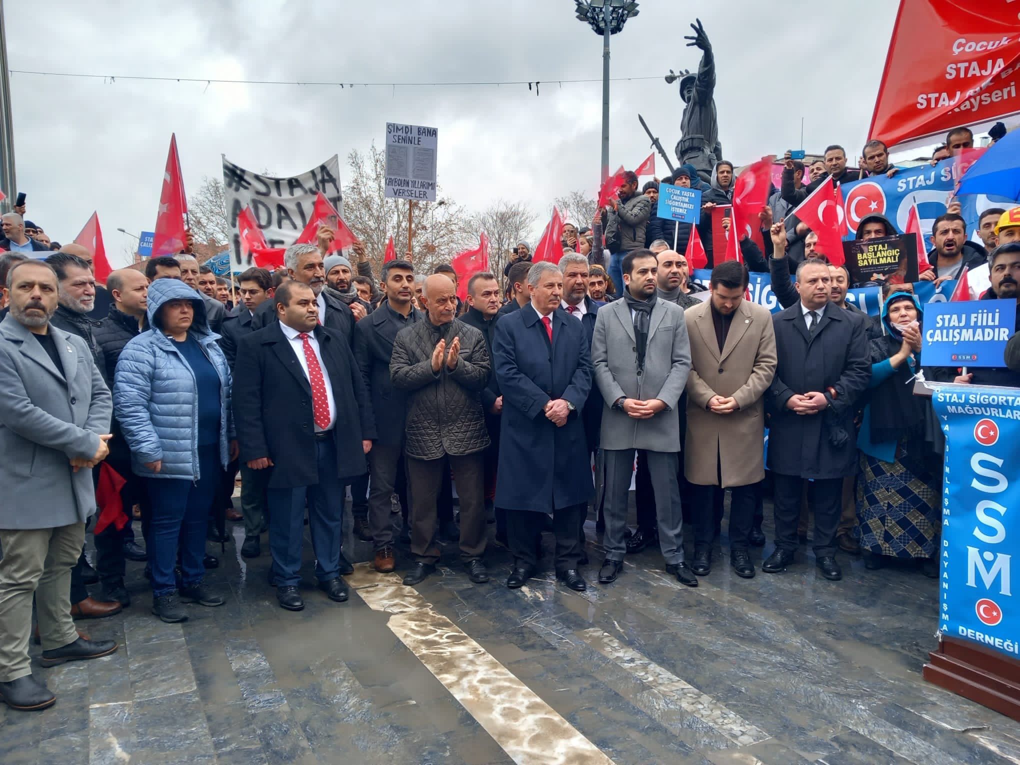 GELECEK PARTİSİ’NDEN HAK ARAYAN STAJ MAĞDURLARINA DESTEK: YANINIZDAYIZ