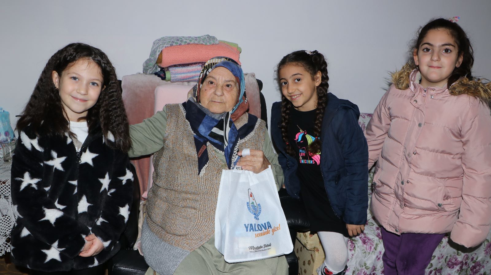 YAŞLILAR EVLERİNDE ZİYARET EDİLDİ YAŞLILAR EVLERİNDE ZİYARET EDİLDİ