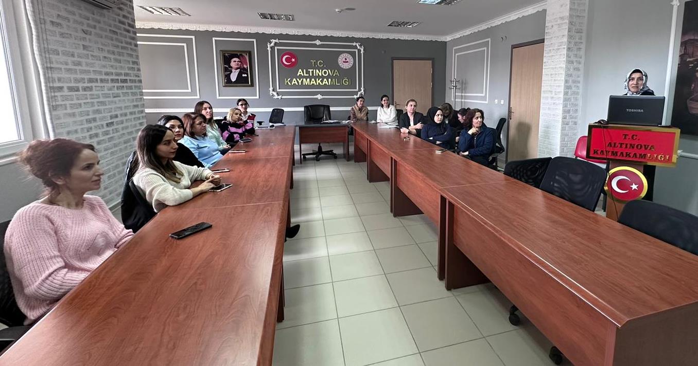 ALTINOVA’DA AİLE VE KADINA ŞİDDET PANELİ ALTINOVA’DA AİLE VE KADINA ŞİDDET PANELİ