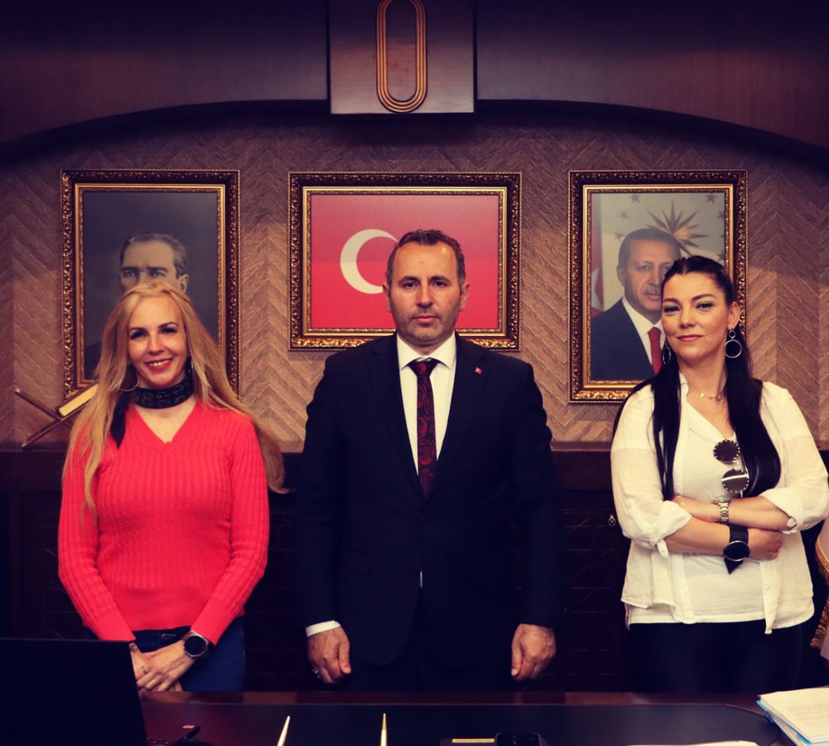 BARIŞ GÜLAY VE MEHTAP BOZMAN ENSARİOĞLU BAŞKAN TUTUK’U ZİYARET ETTİ BARIŞ GÜLAY VE MEHTAP BOZMAN ENSARİOĞLU BAŞKAN TUTUK’U ZİYARET ETTİ