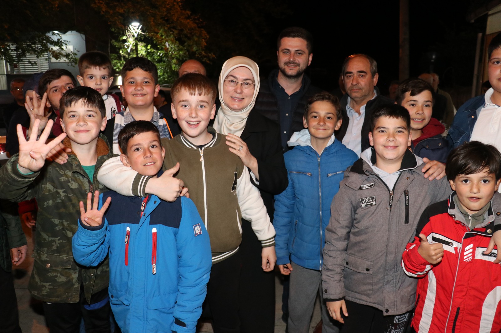 GENÇLER ERDOĞAN’LA DEVAM DEDİ GENÇLER ERDOĞAN’LA DEVAM DEDİ