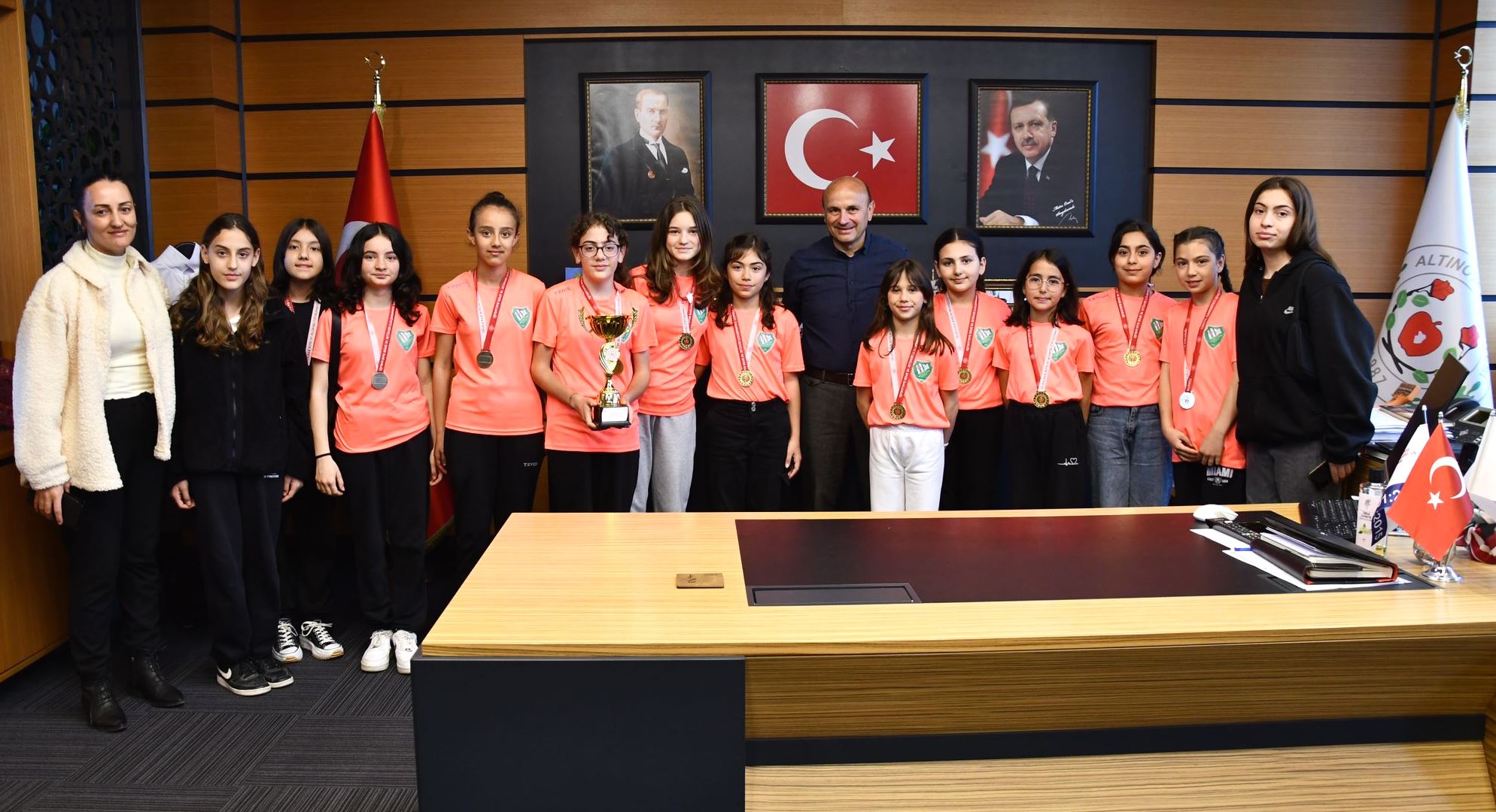 ALTINŞEHİR, VOLEYBOLDA DA VAR…