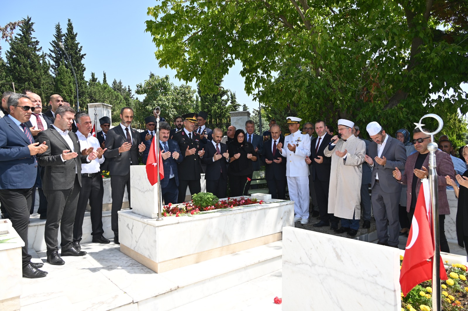 ŞEHİTLER DUALARLA ANILDI