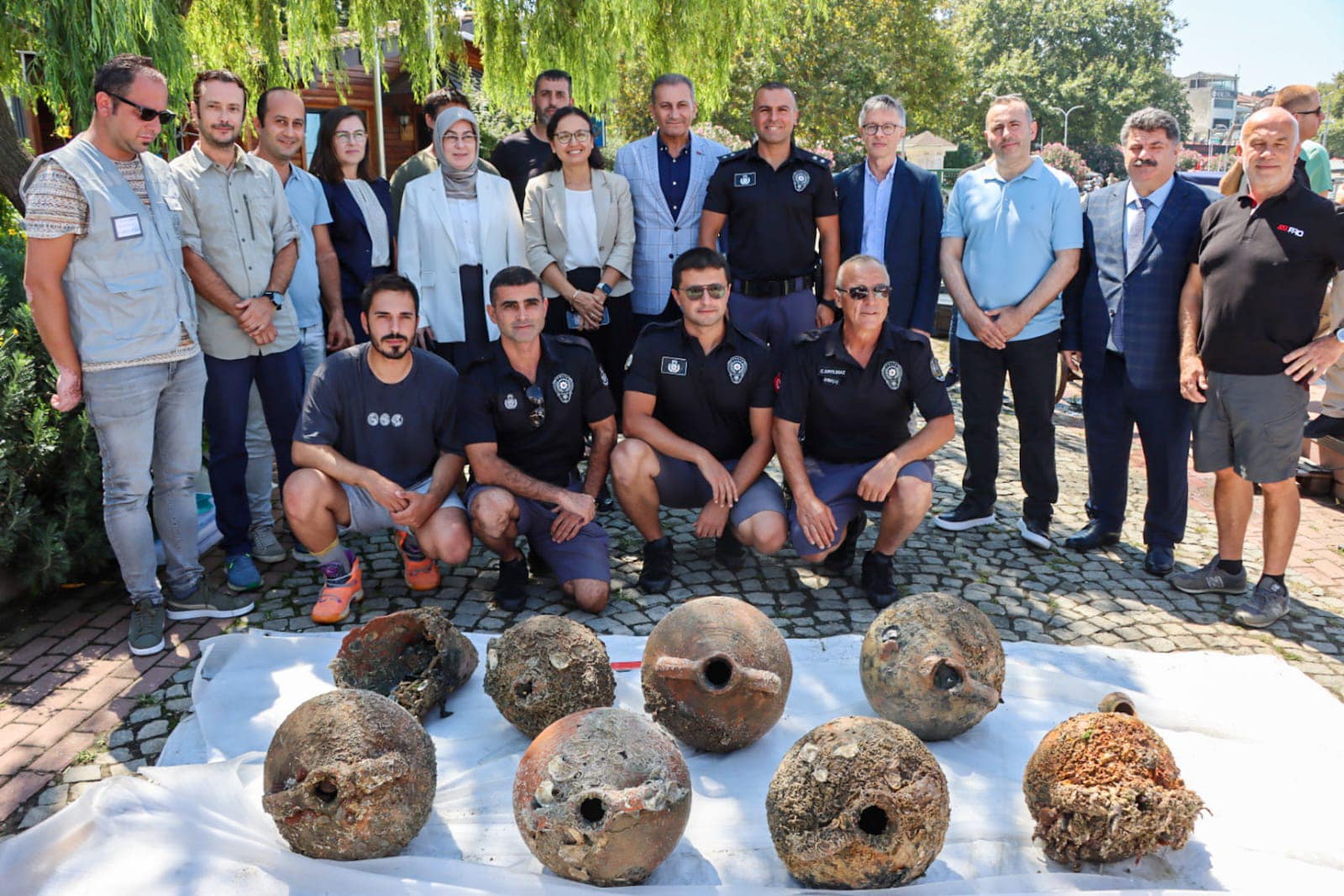 YALOVA AÇIKLARINDA BİN 700 YILLIK TARİHİ ESERLER GÜN YÜZÜNE ÇIKARILDI YALOVA AÇIKLARINDA BİN 700 YILLIK TARİHİ ESERLER GÜN YÜZÜNE ÇIKARILDI