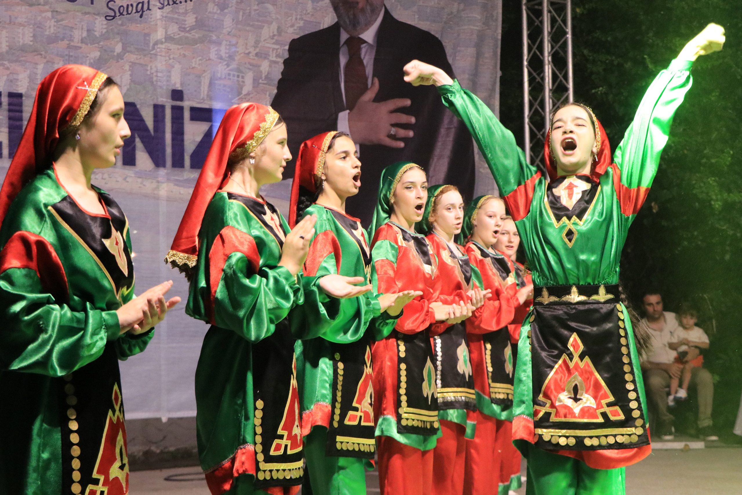 YAFEM EKİPLERİNDEN ÇİFTLİKKÖY’DE HARİKA GÖSTERİ YAFEM EKİPLERİNDEN ÇİFTLİKKÖY’DE HARİKA GÖSTERİ