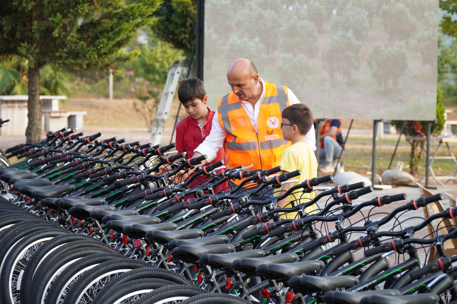 TÜRKİYE’NİN İLK “HER EVE BİR BİSİKLET” KAMPANYASI TÜRKİYE’NİN İLK “HER EVE BİR BİSİKLET” KAMPANYASI