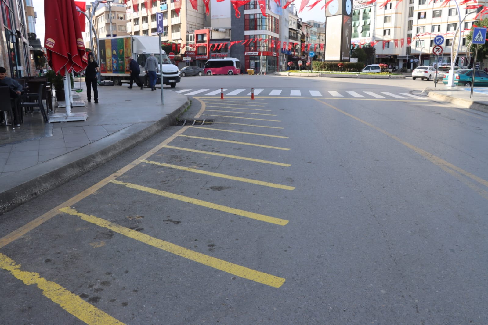 MOTOSİKLET SÜRÜCÜLERİNE ÖZEL PARK YERLERİ MOTOSİKLET SÜRÜCÜLERİNE ÖZEL PARK YERLERİ