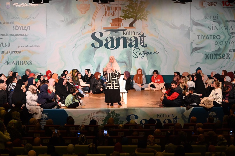 SALON DOLDU TAŞTI SAHNEDE YER KALMADI SALON DOLDU TAŞTI SAHNEDE YER KALMADI