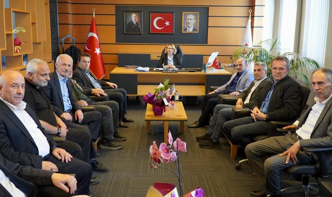 ‘ALTINOVA İÇİN EL BİRLİĞİYLE ÇALIŞACAĞIZ’ ‘ALTINOVA İÇİN EL BİRLİĞİYLE ÇALIŞACAĞIZ’