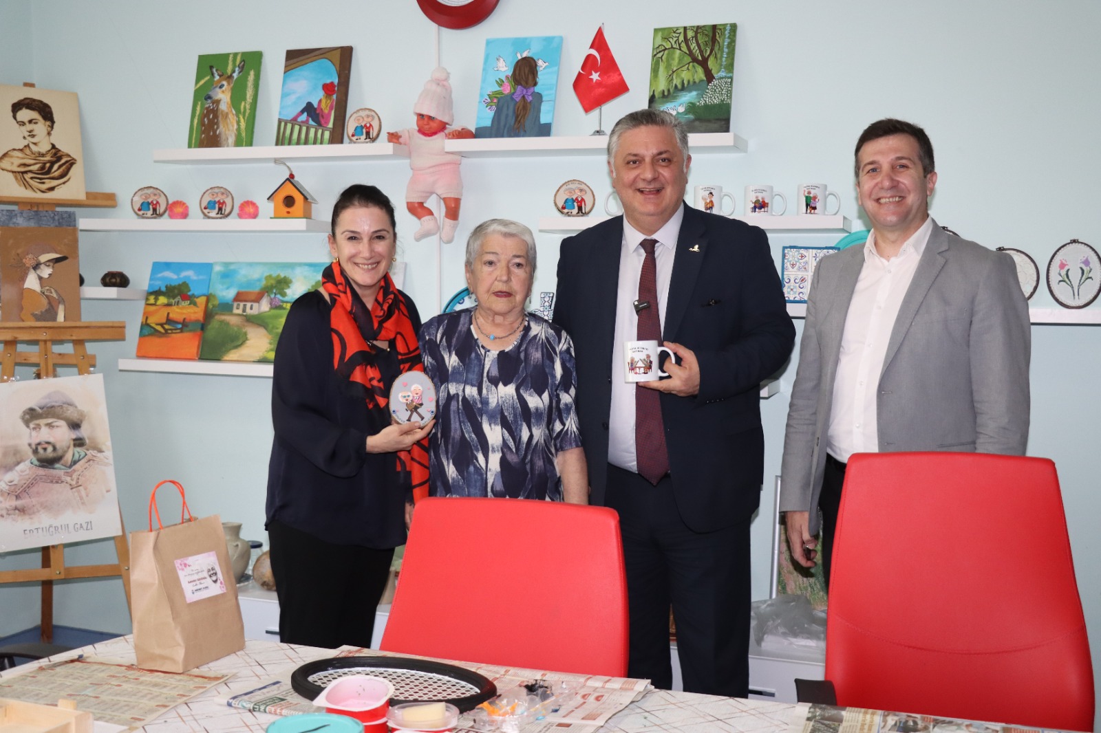 BAŞKAN GÜREL ANNELER GÜNÜ’NÜ DOLU DOLU KUTLADI