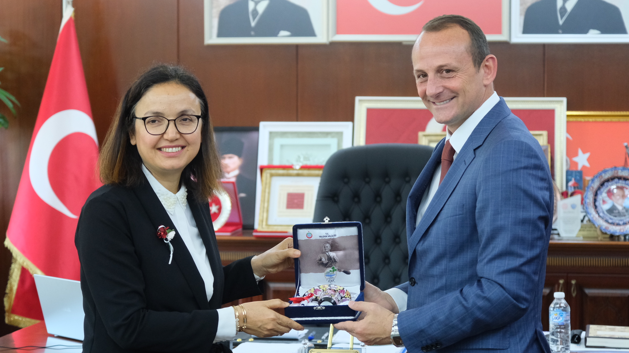 VALİ KAYA BAŞKAN YELE’YLE BİR ARAYA GELDİ VALİ KAYA BAŞKAN YELE’YLE BİR ARAYA GELDİ