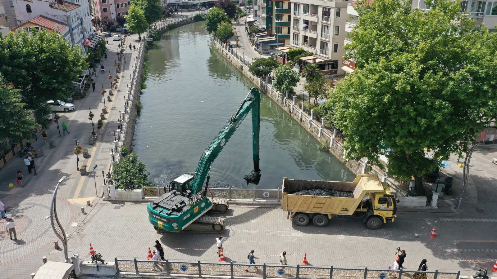 SAFRAN DERESİ’NDE KAPSAMLI TEMİZLİK ÇALIŞMASI BAŞLATILDI SAFRAN DERESİ’NDE KAPSAMLI TEMİZLİK ÇALIŞMASI BAŞLATILDI