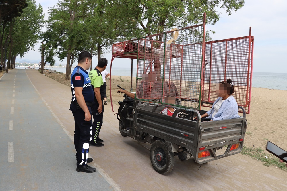 DOĞU SAHİL BANDINDA TRAFİK DENETİMLERİ ARALIKSIZ DEVAM EDİYOR