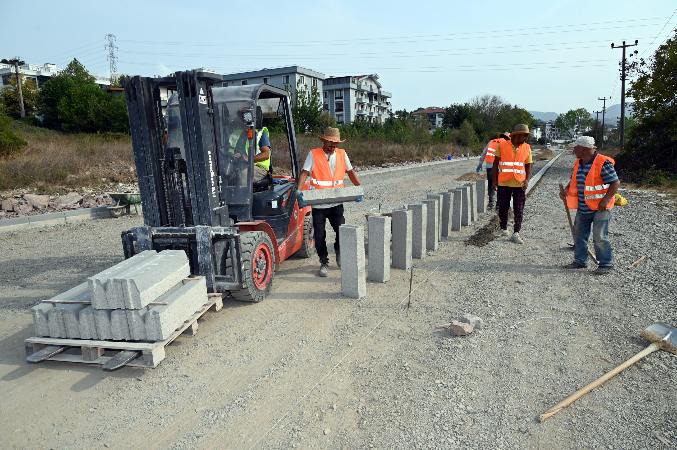 YALOVA BELEDİYESİ’NDEN DERE MAHALLESİ’NE YENİ PARKE YOLU