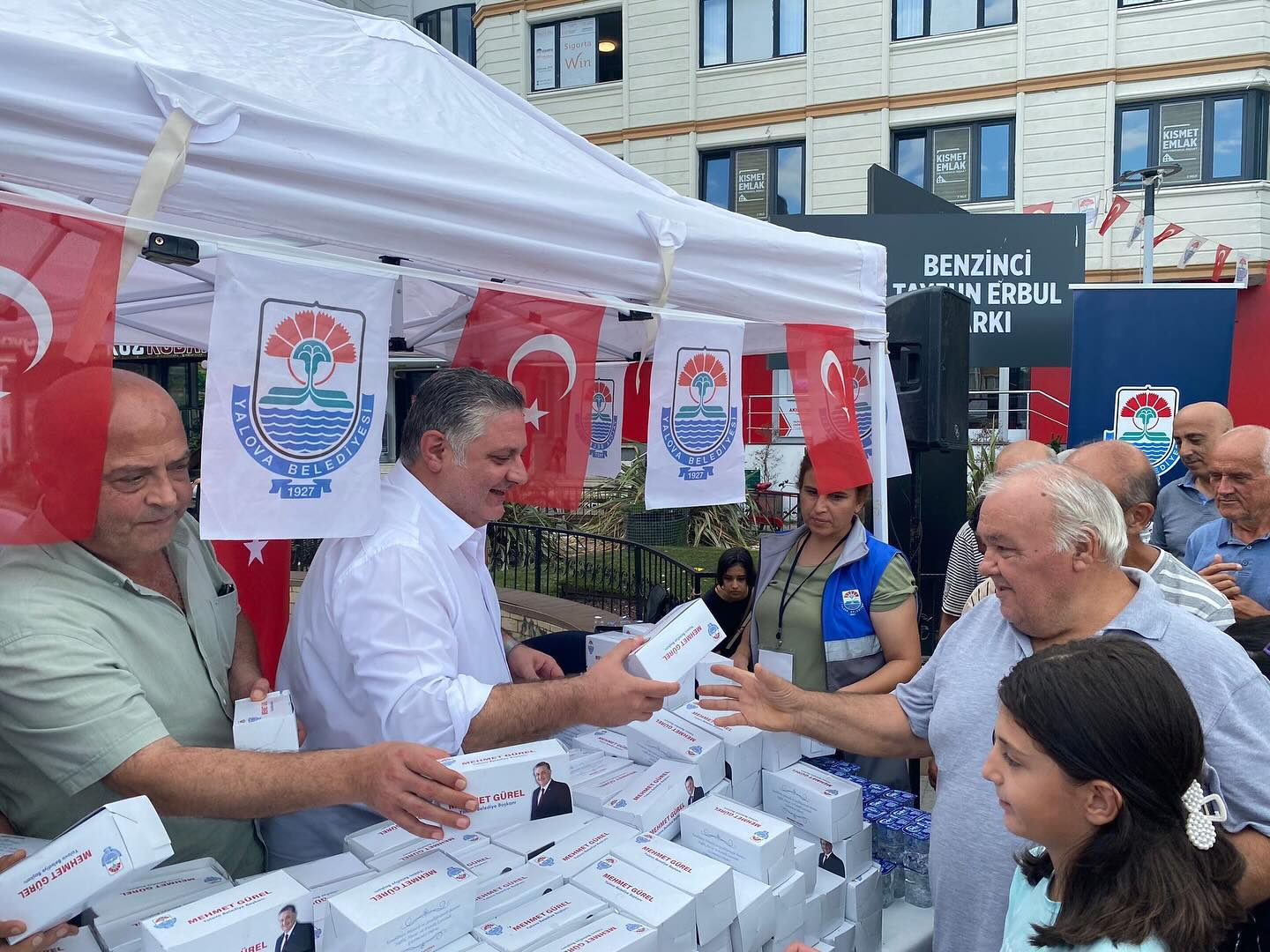 BAŞKAN GÜREL KANDİL SİMİDİ DAĞITTI BAŞKAN GÜREL KANDİL SİMİDİ DAĞITTI