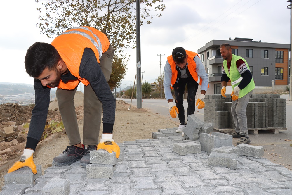 RADAR CADDESİ’NDE TRETUVAR ÇALIŞMASI YAPILIYOR