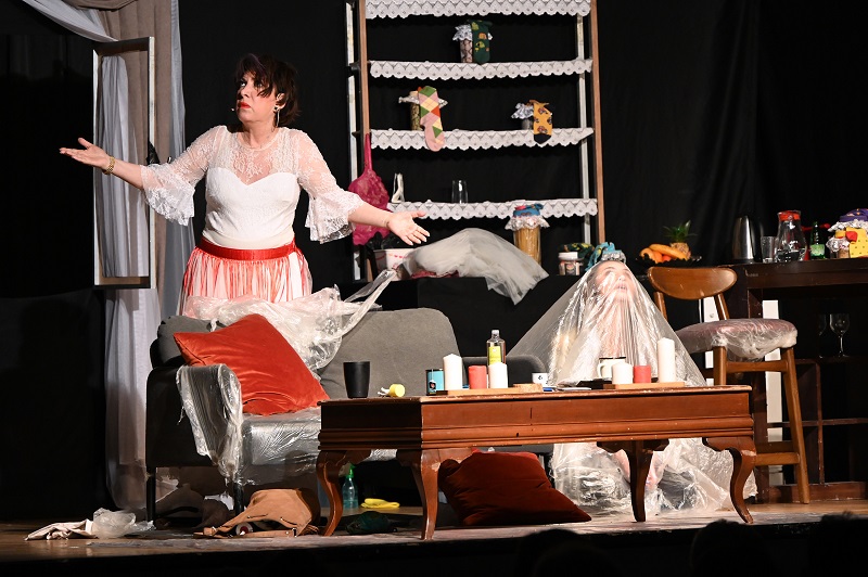 ‘PLASTİK AŞKLAR’ OYUNU YALOVALILAR İÇİN ‘PERDE’ DEDİ ‘PLASTİK AŞKLAR’ OYUNU YALOVALILAR İÇİN ‘PERDE’ DEDİ