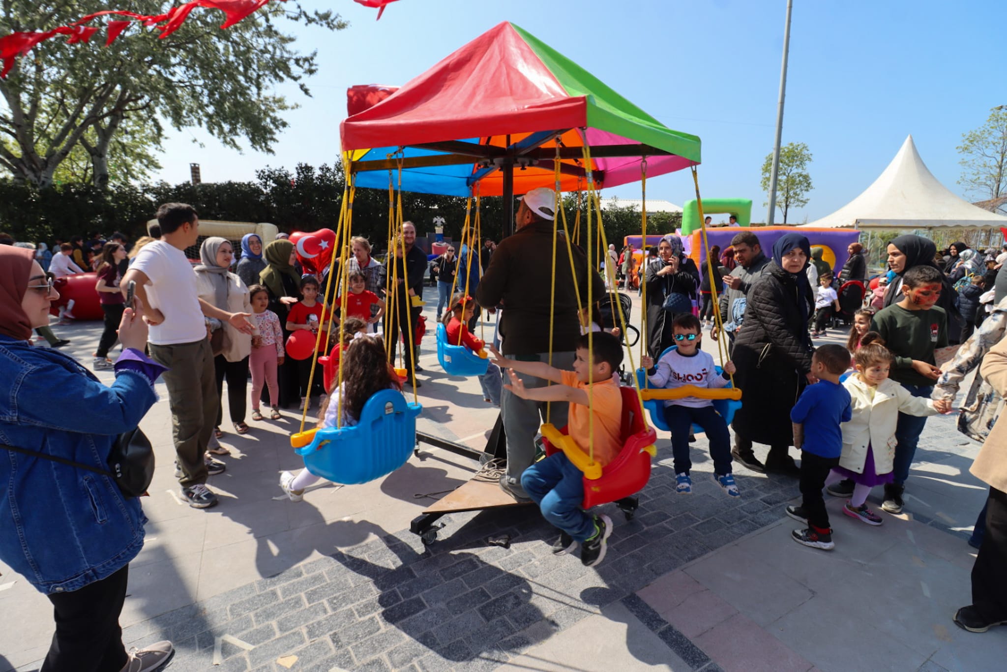 YALOVA’DA 23 NİSAN COŞKUSU MEYDANI ŞENLENDİRDİ