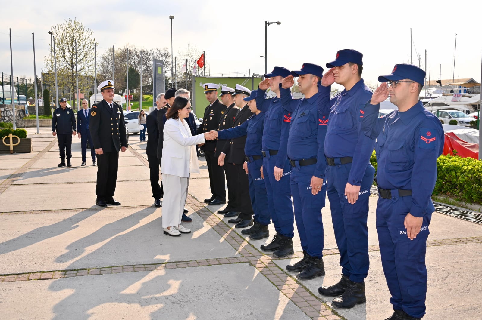 Vali Dr. Hülya Kaya, Bayramda Görev Başındaki Güvenlik Güçlerini Yalnız Bırakmadı