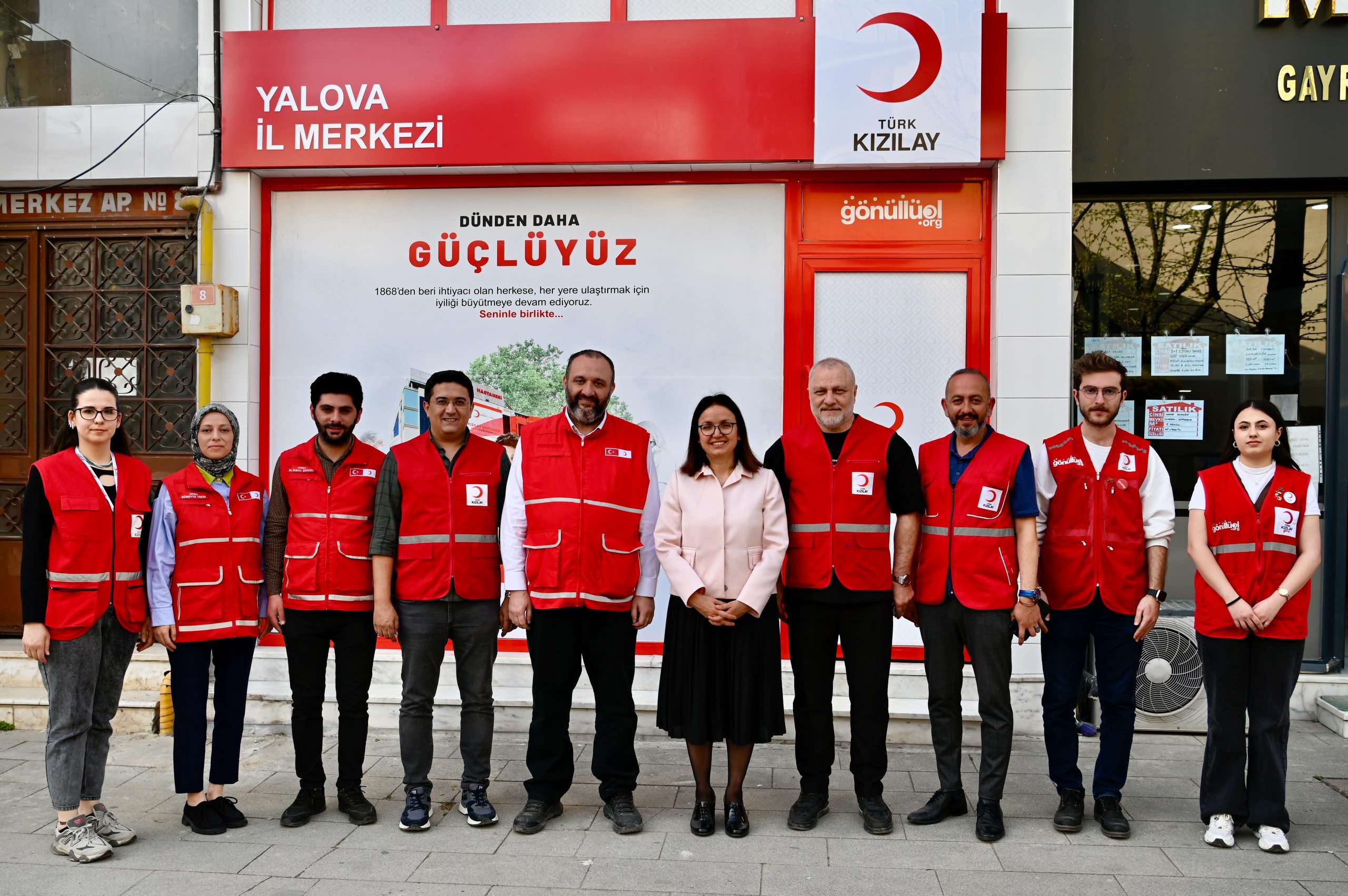 Yalova’da Kızılay’a Güçlü Destek: Vali Kaya’dan Yeni Yönetime Tam Destek Mesajı! Yalova’da Kızılay’a Güçlü Destek: Vali Kaya’dan Yeni Yönetime Tam Destek Mesajı!