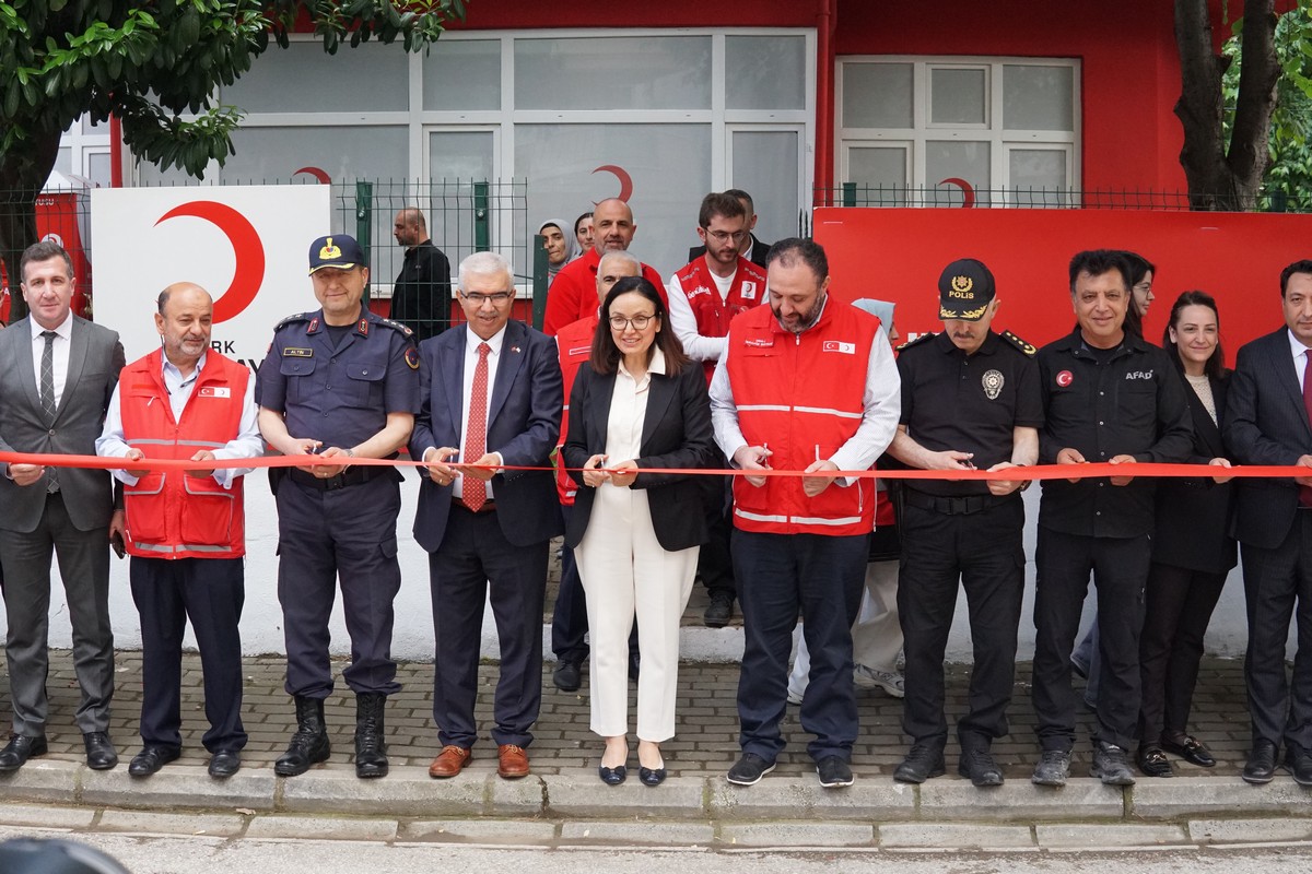 YALOVA KIZILAY BUTİK İLE İYİLİK RAFLARDA