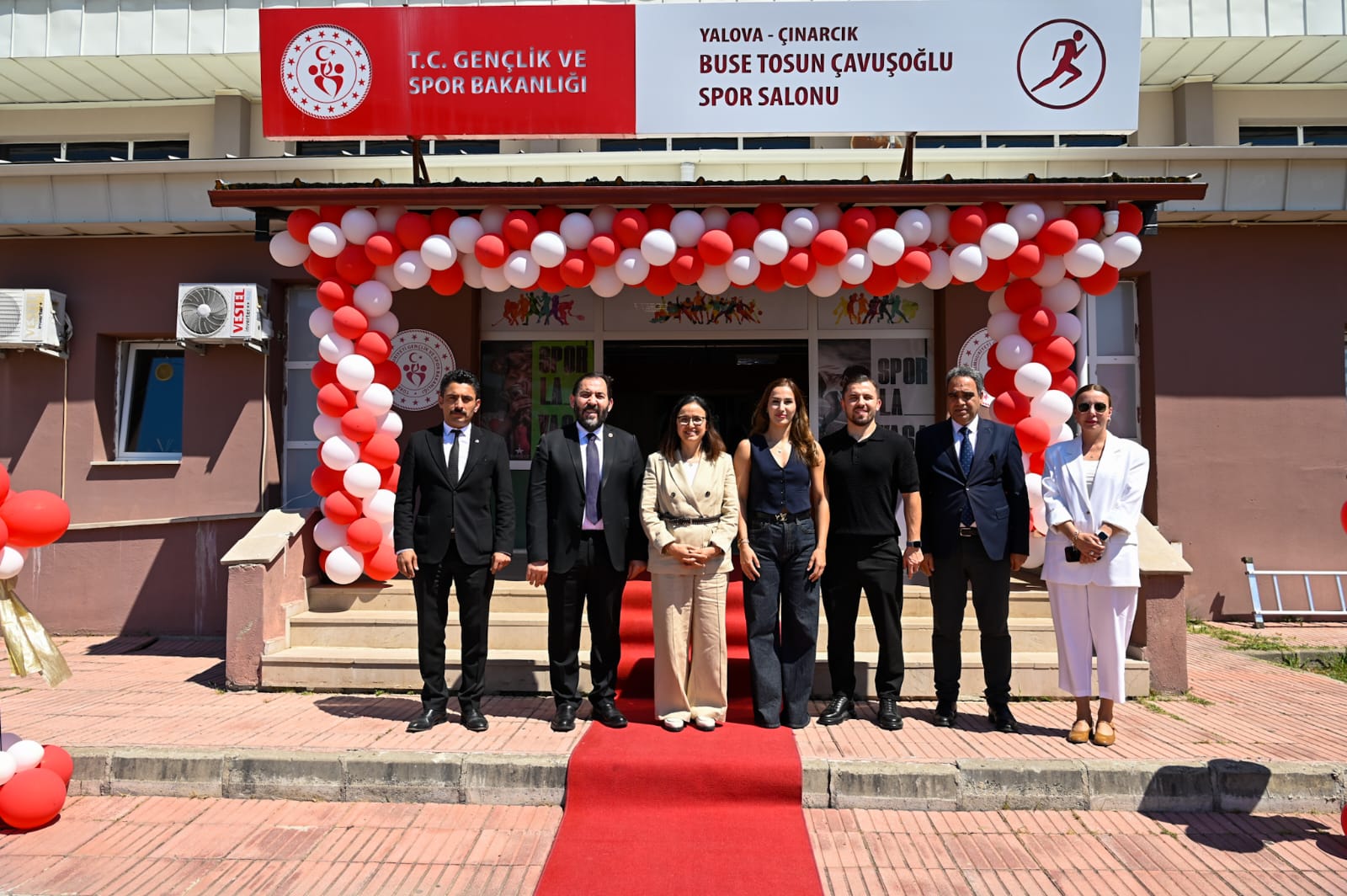 Milli Güreşçimiz Buse Tosun Çavuşoğlu’nun Adı Çınarcık Spor Salonu’na Verildi