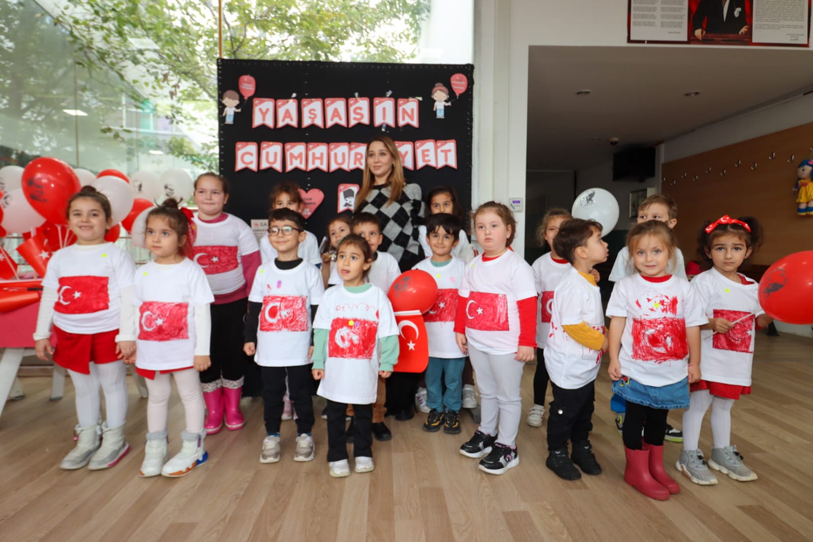 YALOVA’DA CUMHURİYET COŞKUSU MİNİKLERLE BULUŞTU