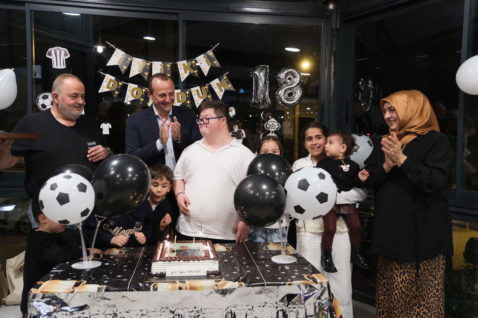 BAŞKAN YELE’DEN HAMZA’YA DOĞUM GÜNÜ SÜRPRİZİ BAŞKAN YELE’DEN HAMZA’YA DOĞUM GÜNÜ SÜRPRİZİ