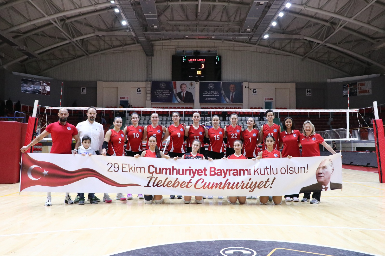 ÇİFTLİKKÖY’ÜN SULTANLARI ‘ES’ VERMEDİ (3-0) ÇİFTLİKKÖY’ÜN SULTANLARI ‘ES’ VERMEDİ (3-0)