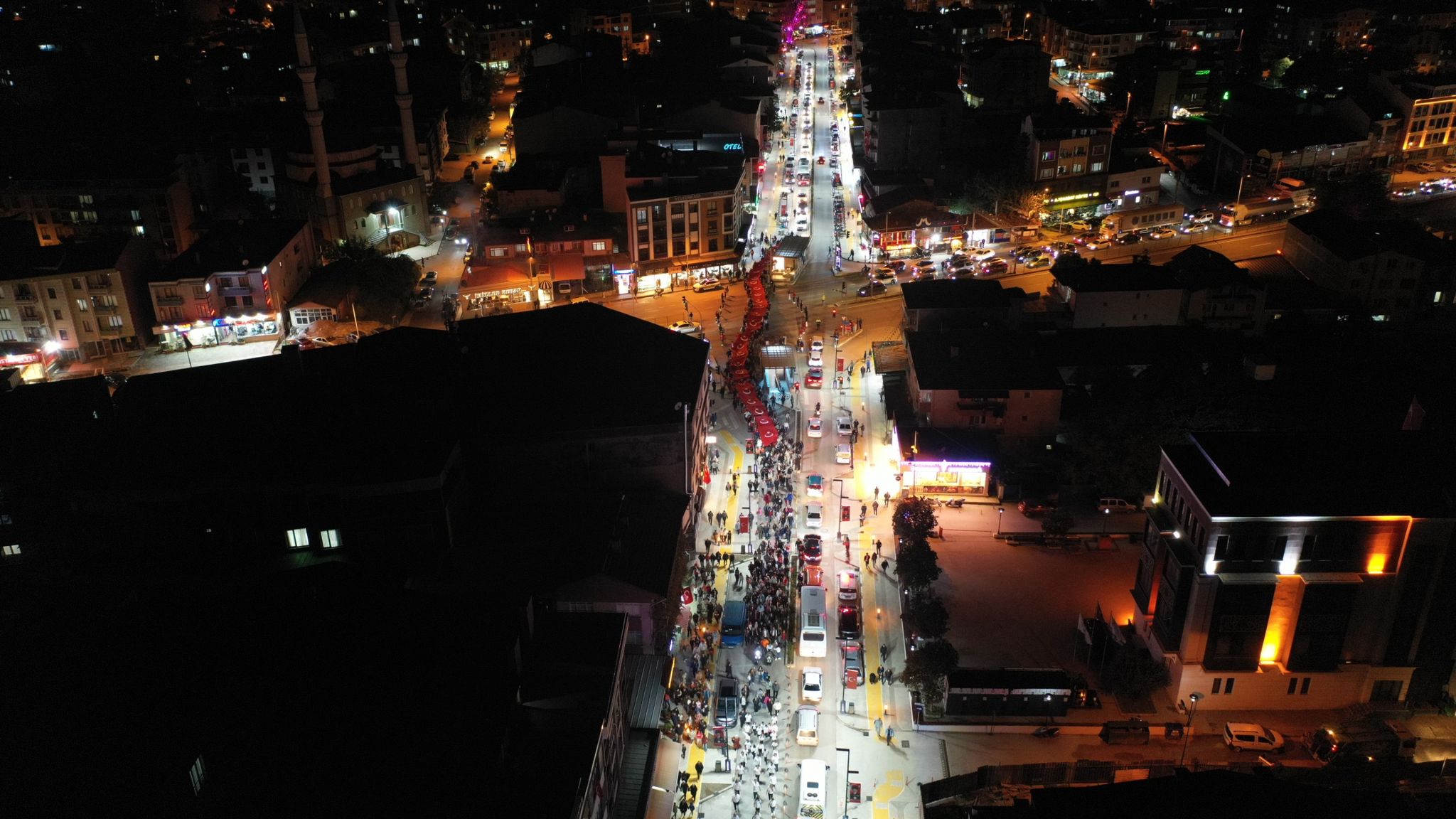 300 METRELİK TÜRK BAYRAĞIYLA FENER ALAYI! 300 METRELİK TÜRK BAYRAĞIYLA FENER ALAYI!