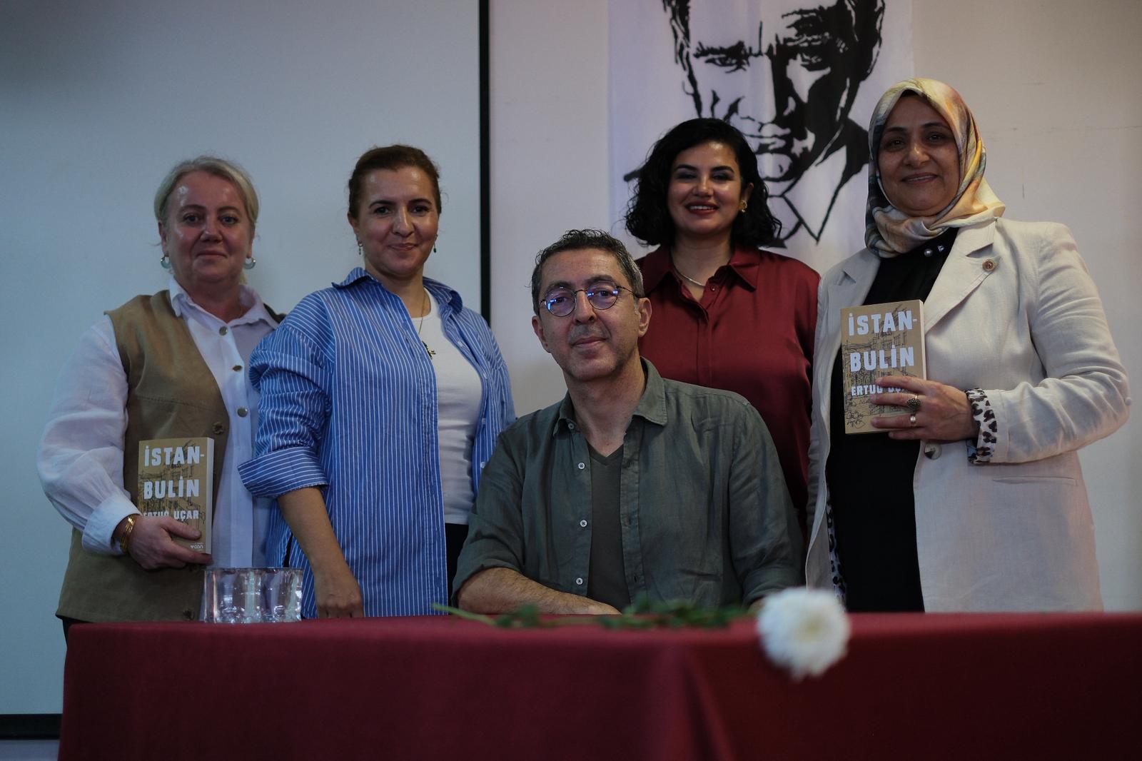 YAZAR ERTUĞ UÇAR ÇİFTLİKKÖYLÜLERLE SÖYLEŞİDE BULUŞTU YAZAR ERTUĞ UÇAR ÇİFTLİKKÖYLÜLERLE SÖYLEŞİDE BULUŞTU