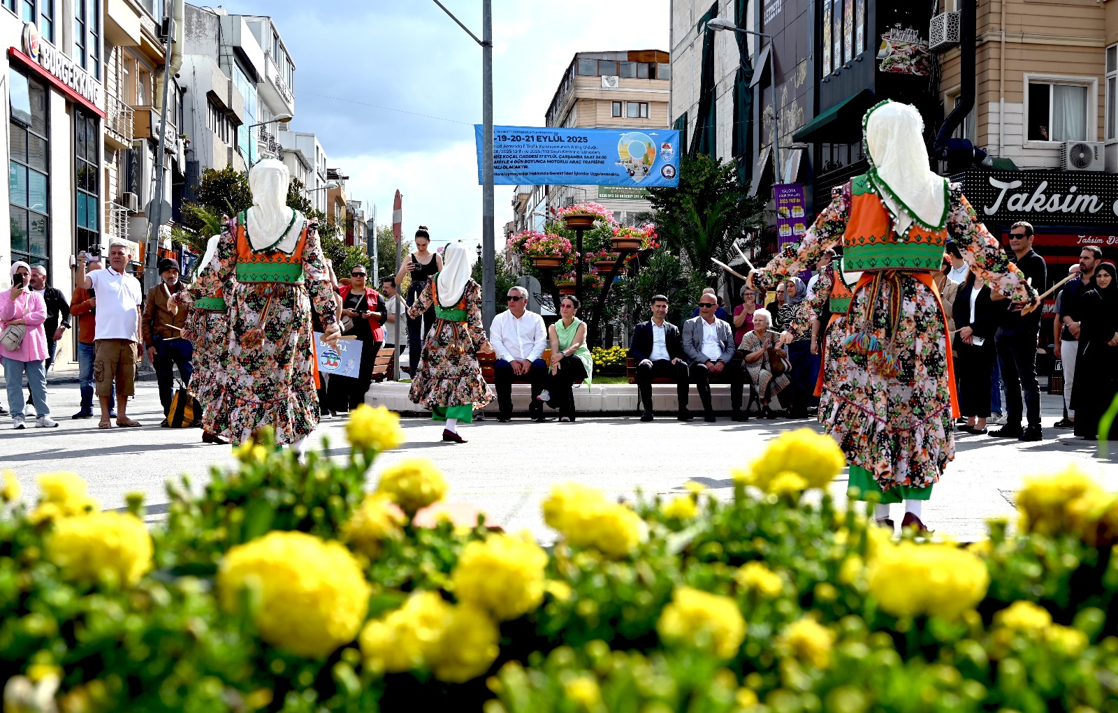 YALOVA KENT MEYDANI’NDA “AVRUPA” ESİNTİSİ YALOVA KENT MEYDANI’NDA “AVRUPA” ESİNTİSİ