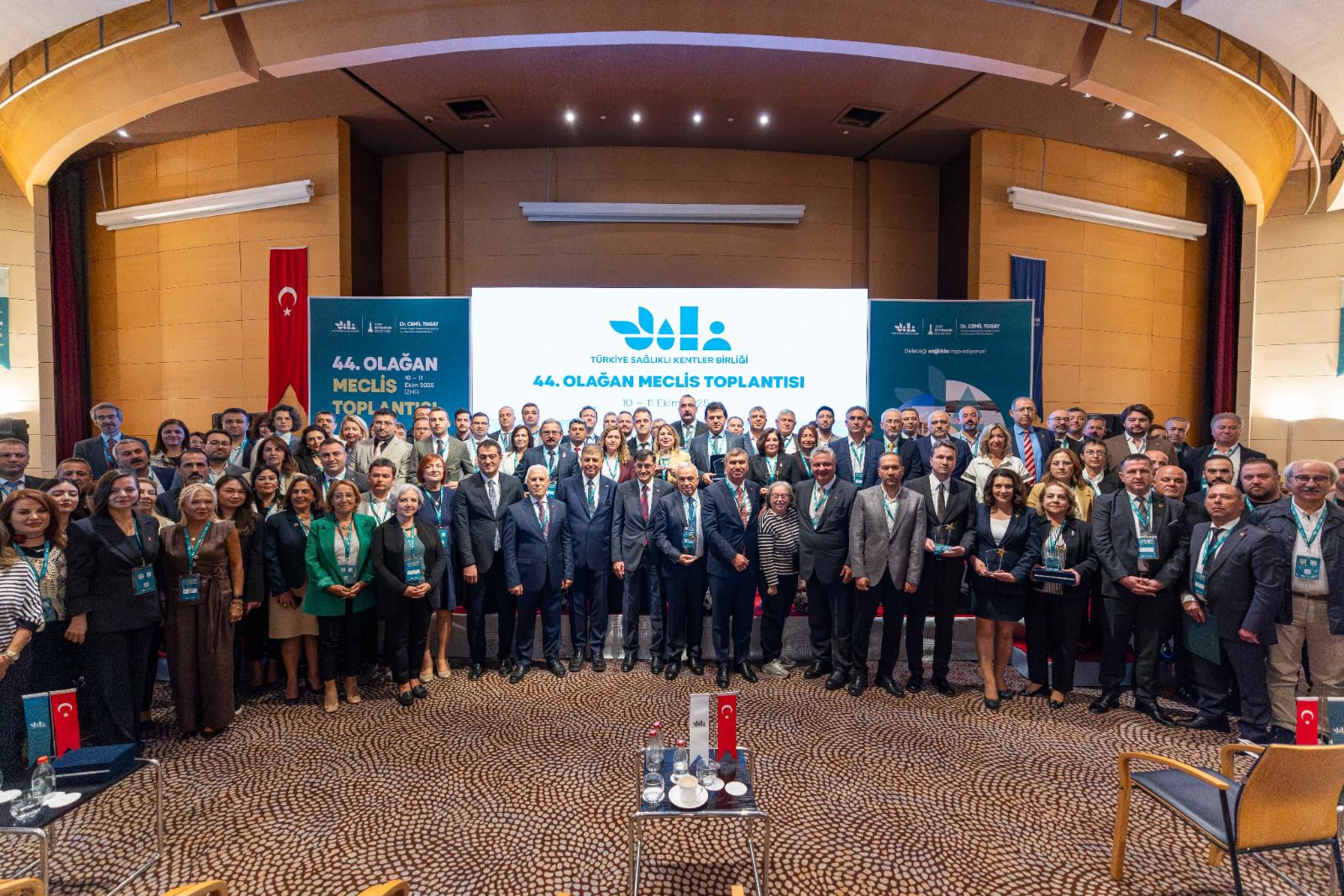 ALTINOVA BELEDİYESİ’NE SAĞLIKLI KENTLER BİRLİĞİ’NDEN ALTIN ÖDÜL!