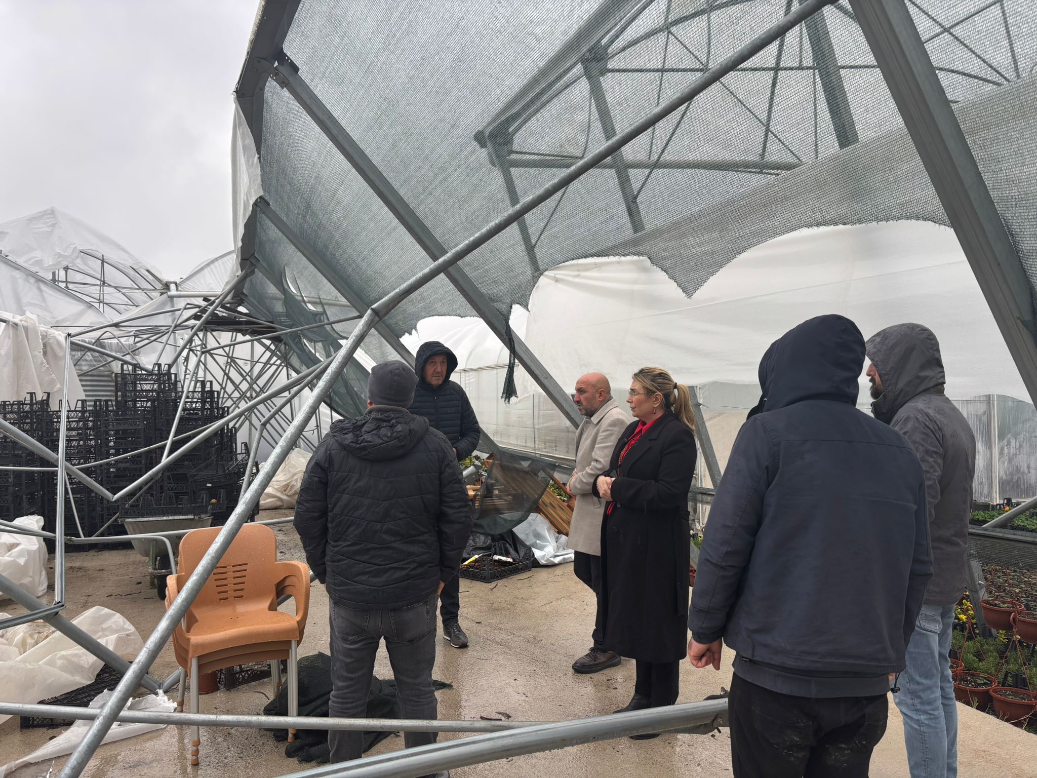 BAŞKAN FAZLACA, FIRTINA NEDENİYLE SERALARI ZARAR GÖREN ÇİFTÇİLERİ ZİYARET ETTİ BAŞKAN FAZLACA, FIRTINA NEDENİYLE SERALARI ZARAR GÖREN ÇİFTÇİLERİ ZİYARET ETTİ