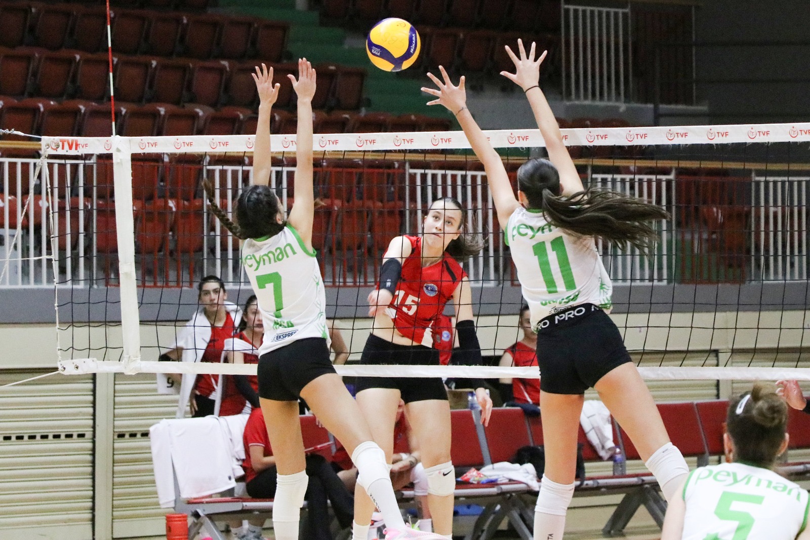 ÇİFTLİKKÖY’ÜN SULTANLARI PEYMANSPOR’A ŞANS VERMEDİ (3-0)