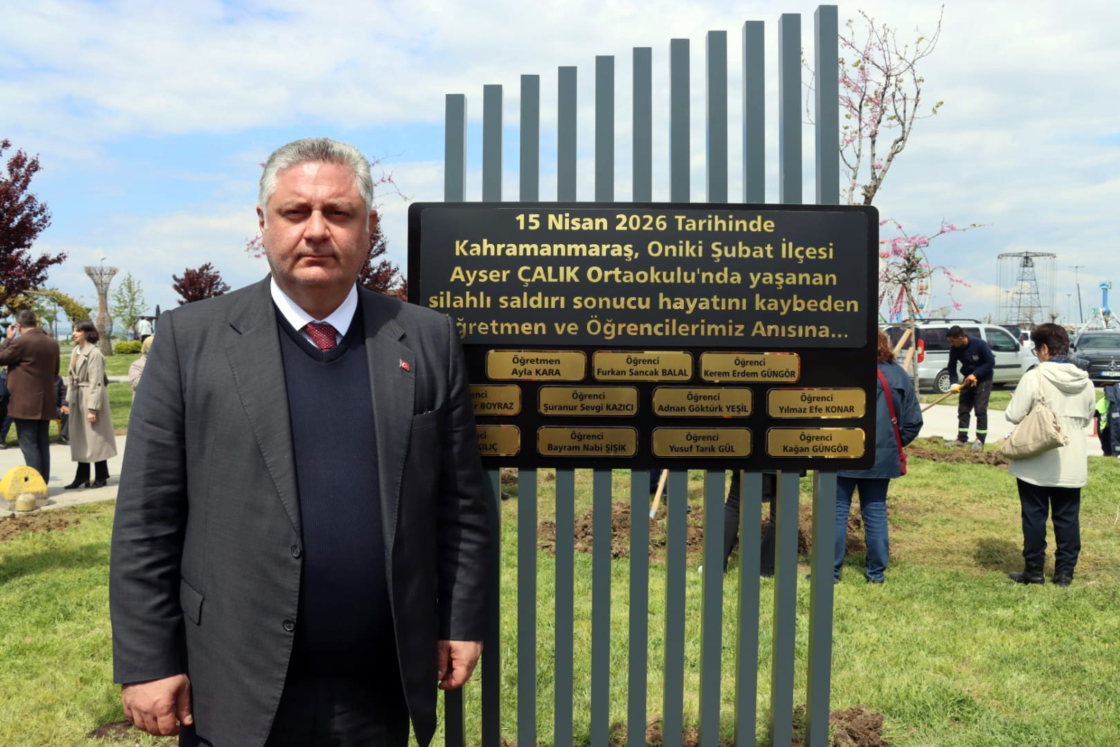 OKUL SALDIRISINDA HAYATINI KAYBEDENLER İÇİN YALOVA BELEDİYESİ’NDEN ANLAMLI ANIT