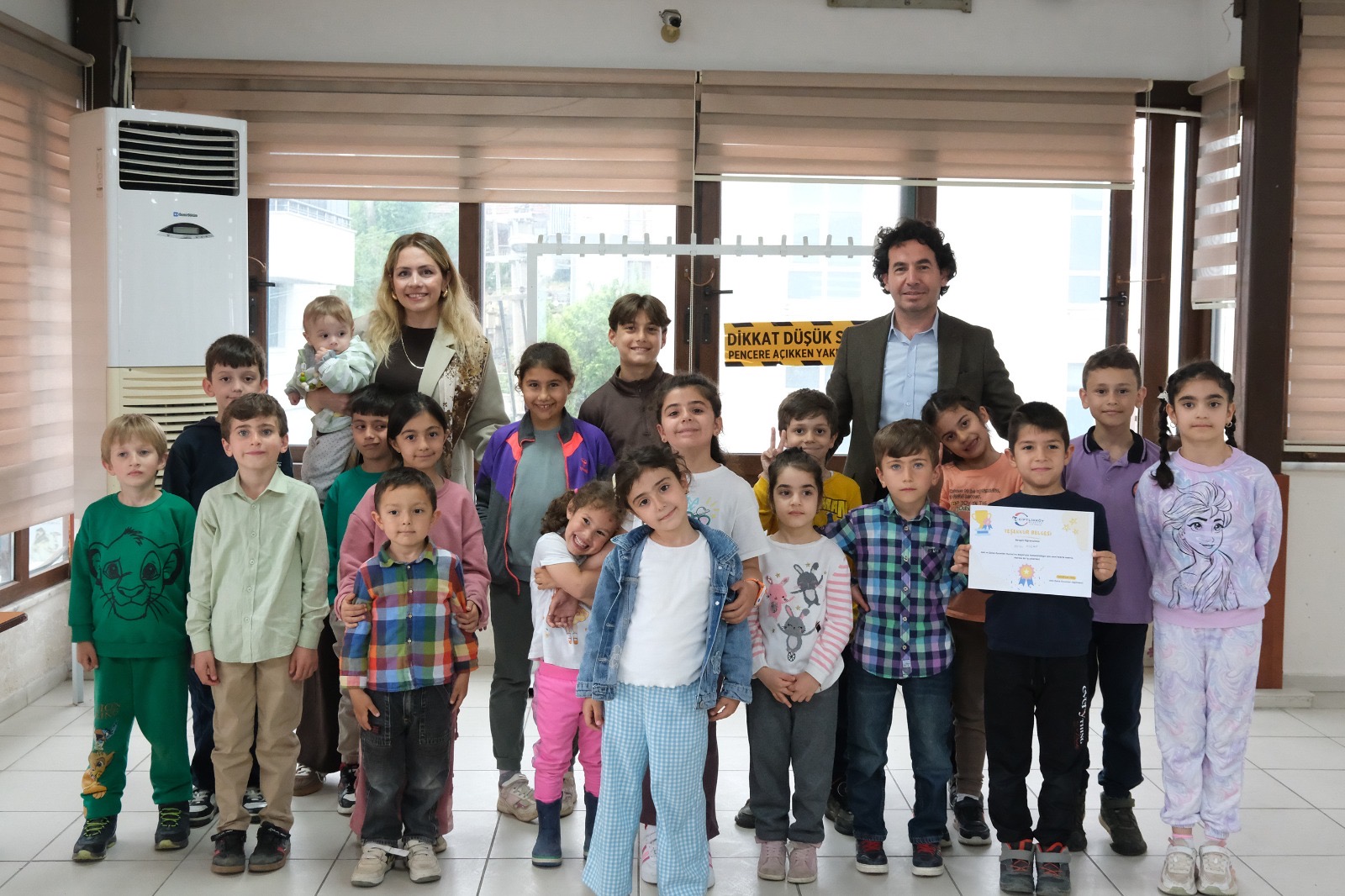 ÇİFTLİKKÖY’DE MİNİK AKIL ZEKA KURSİYERLERİ SERTİFİKALARINA KAVUŞTU ÇİFTLİKKÖY’DE MİNİK AKIL ZEKA KURSİYERLERİ SERTİFİKALARINA KAVUŞTU